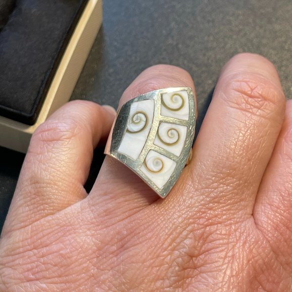 Unique Ring - Sterling Silver with Shell inlay - Picture 4 of 4